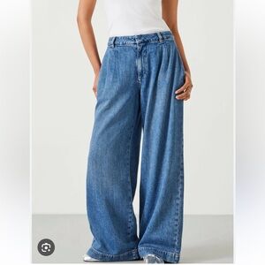 Hush Blue Lya Pleated Wide Leg Jeans blue size 10 J26